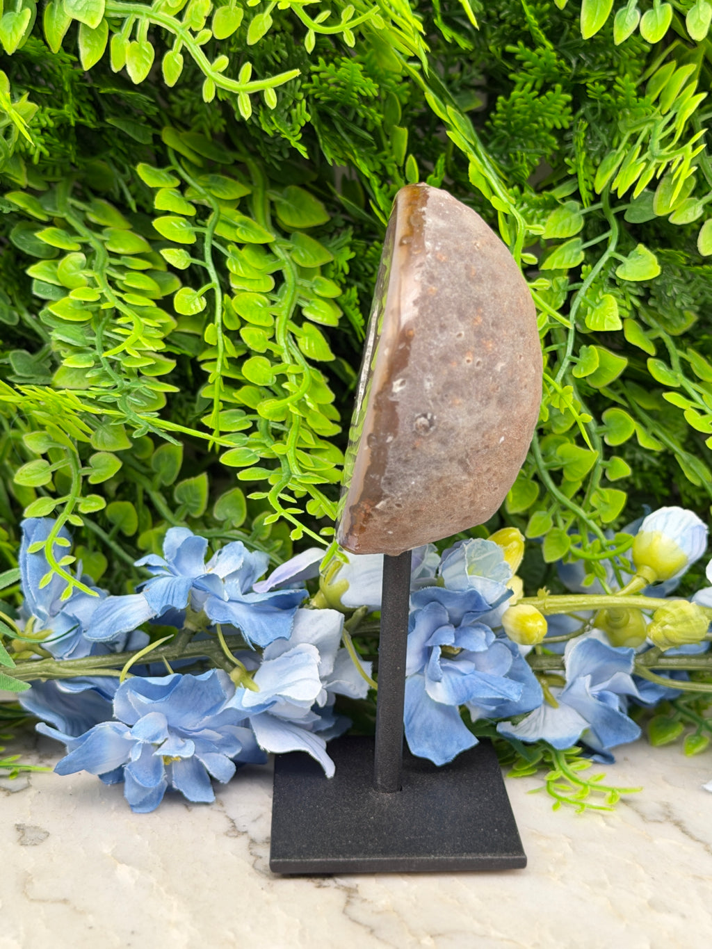 Agaat geode op standaard (356 gr/14 cm)