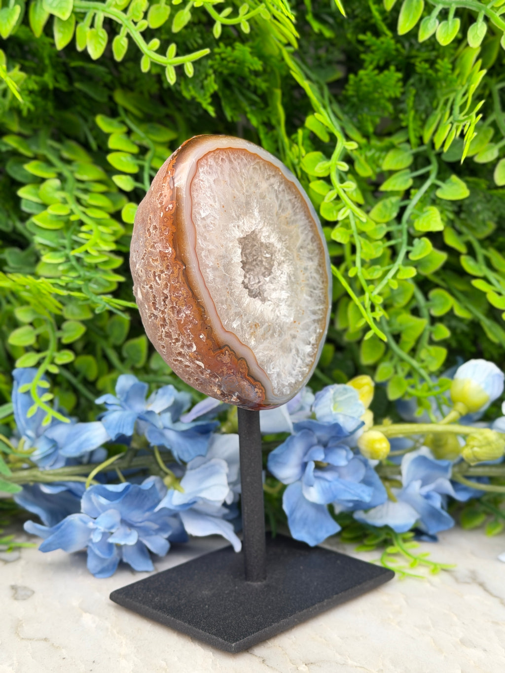 Agaat geode op standaard (356 gr/14 cm)