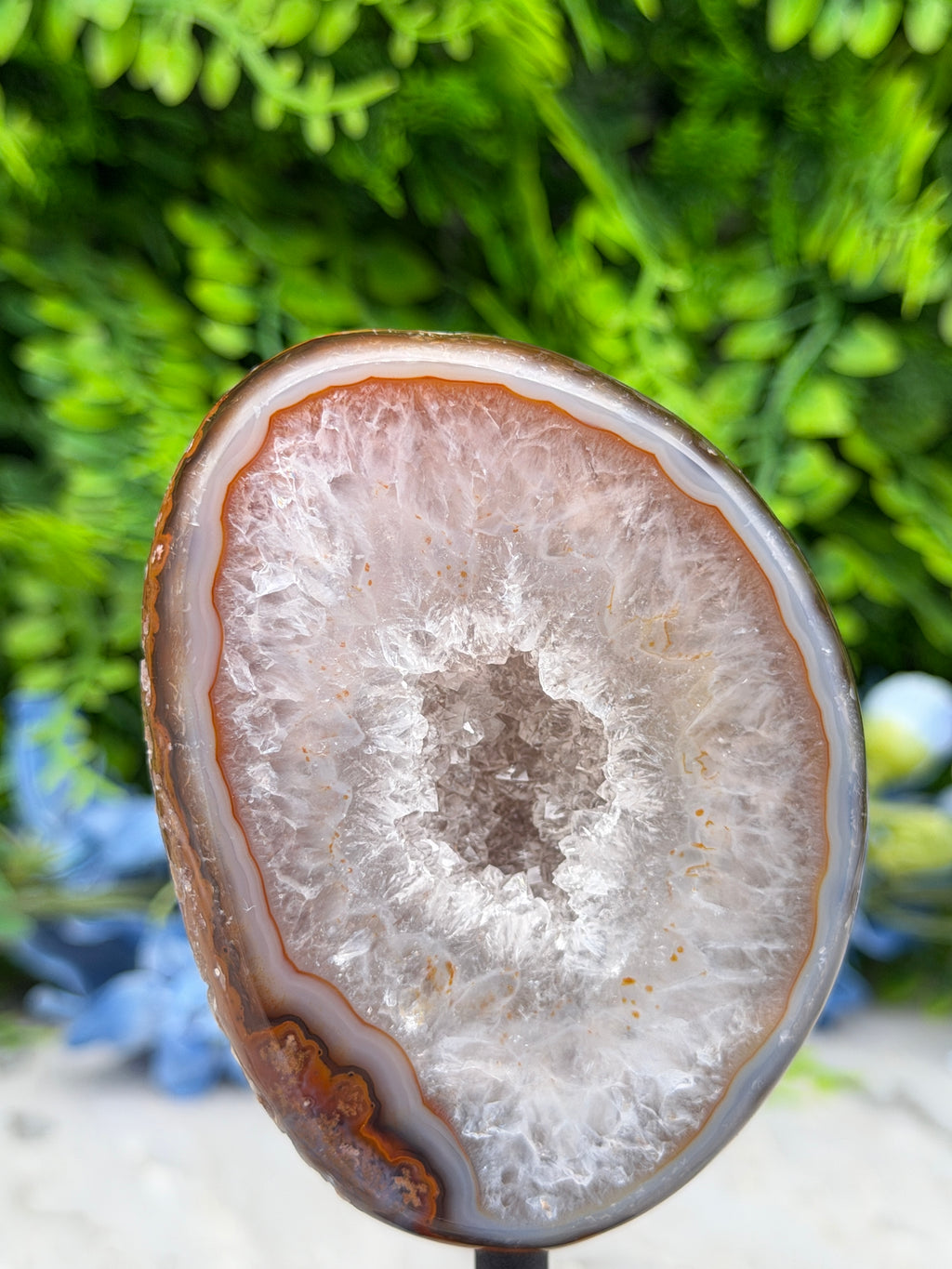 Agaat geode op standaard (356 gr/14 cm)