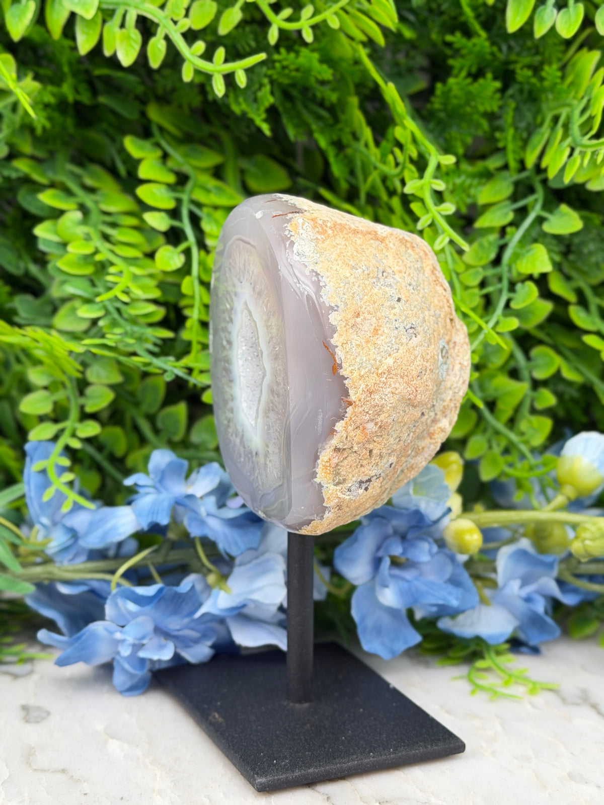 Agaat geode op standaard (430 gr/13 cm)