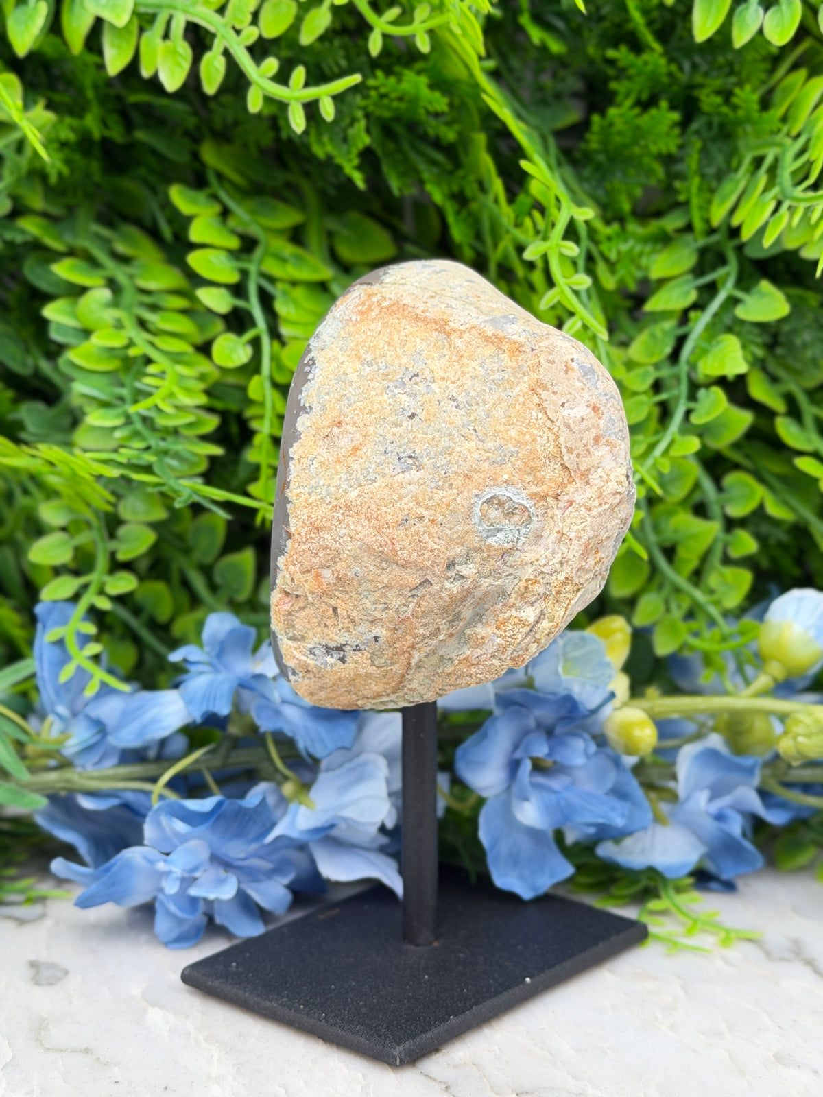 Agaat geode op standaard (430 gr/13 cm)