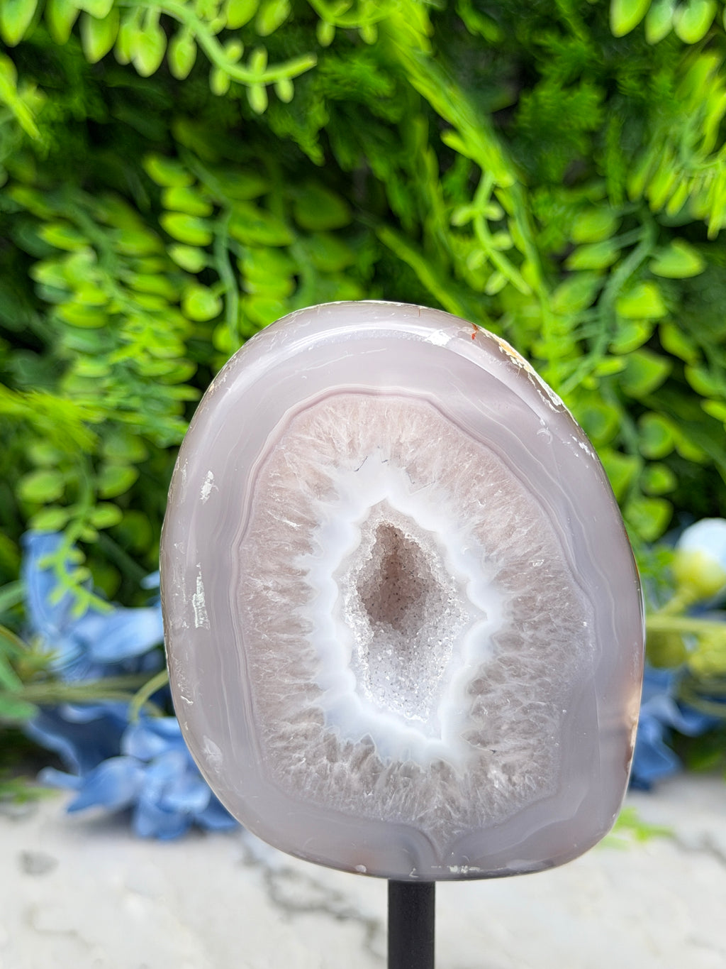 Agaat geode op standaard (430 gr/13 cm)