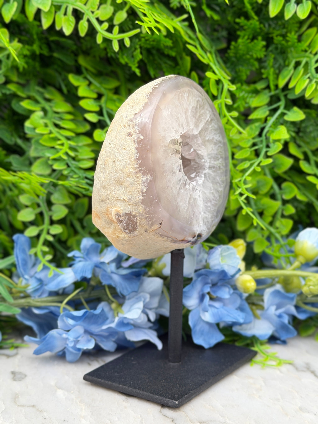 Agaat geode op standaard (476 gr/14 cm)