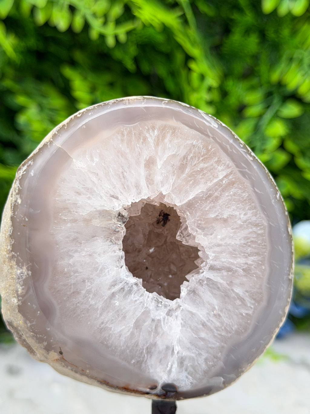 Agaat geode op standaard (476 gr/14 cm)