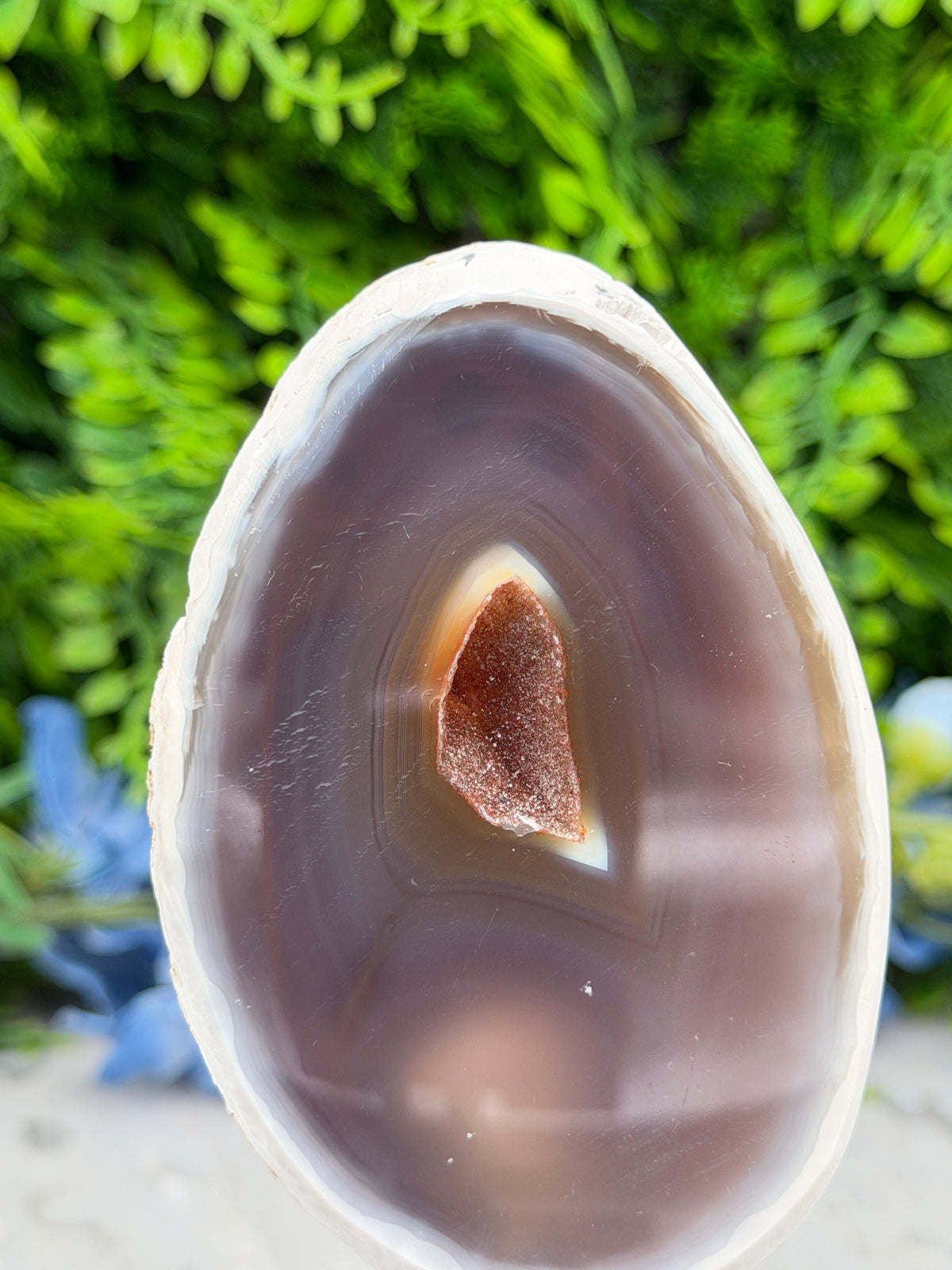 Agate geode on a stand (334 gr/14 cm)