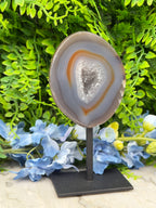 Agate geode on a stand (292 gr/14 cm)