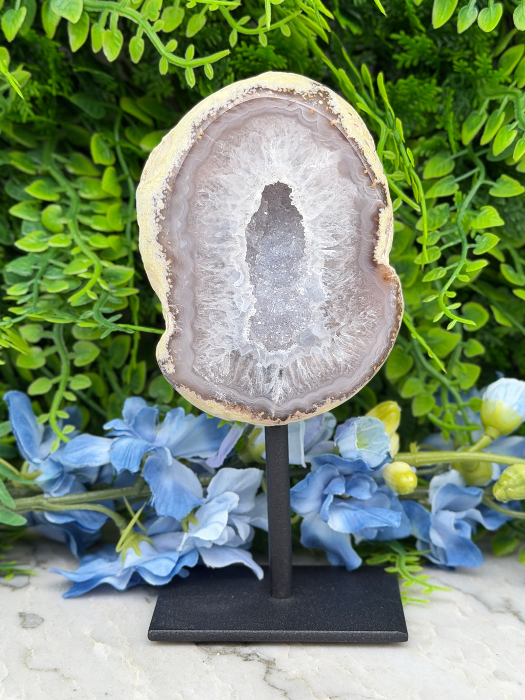 Agaat geode op standaard (412 gr/15 cm)