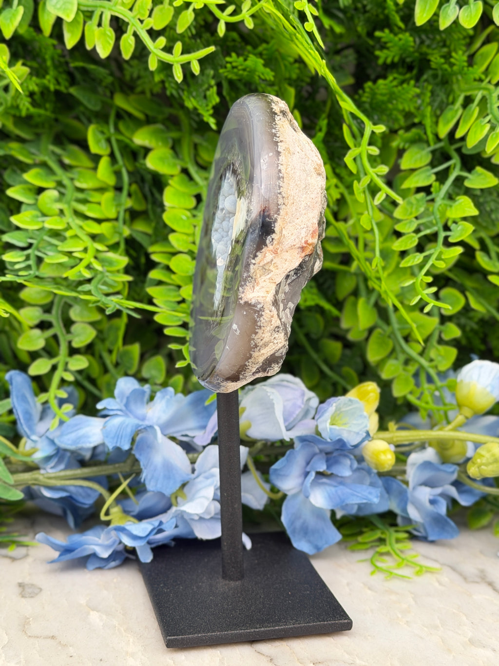 Agaat geode op standaard (326 gr/15 cm)