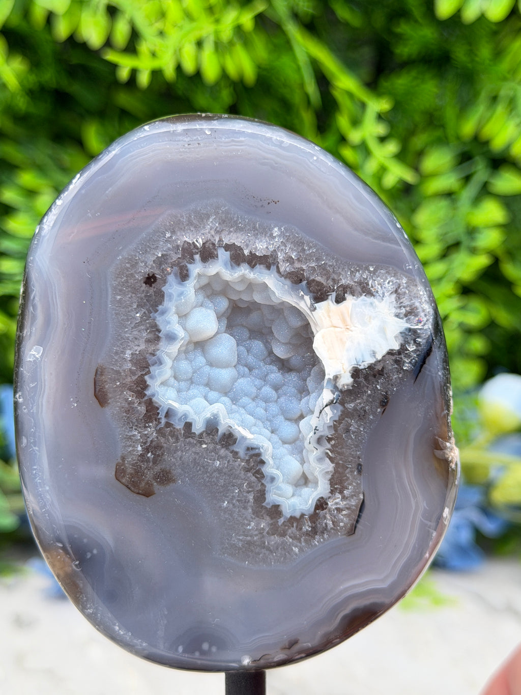 Agaat geode op standaard (326 gr/15 cm)