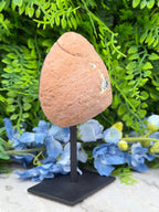Agate geode on a stand (422 gr/14 cm)