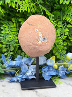 Agate geode on a stand (422 gr/14 cm)