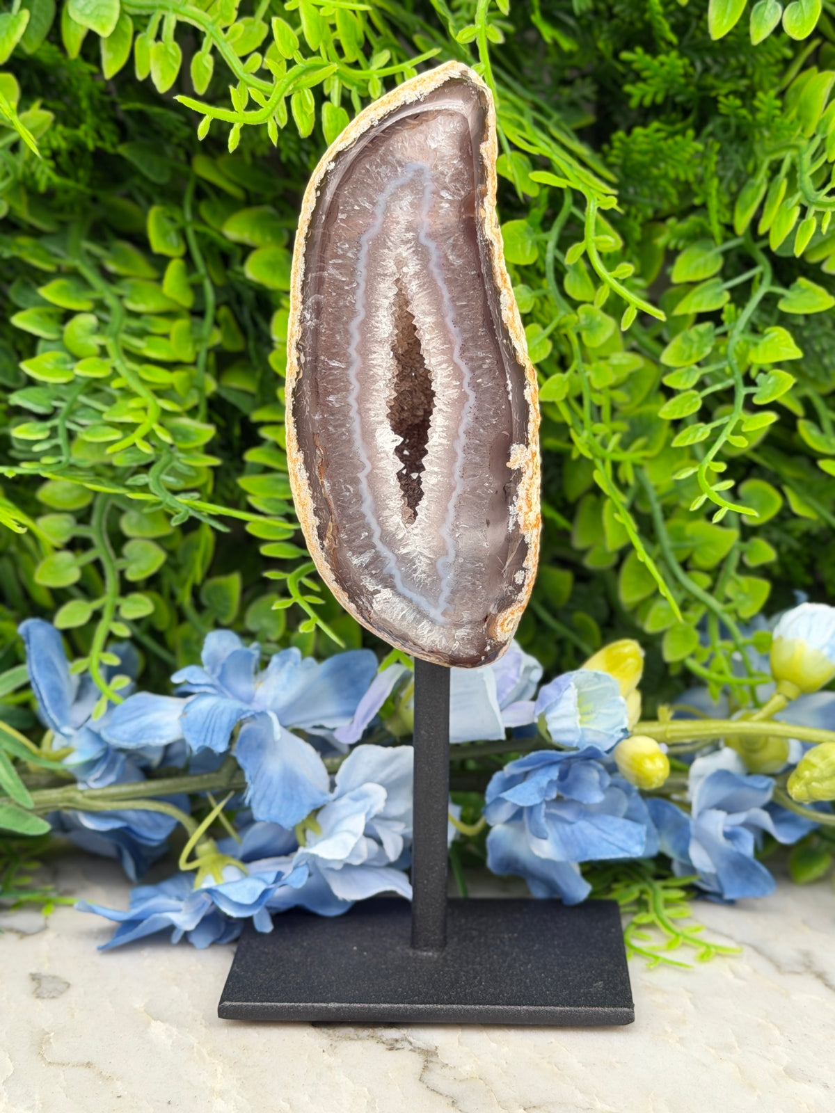 Agaat geode op standaard (382 gr/16 cm)
