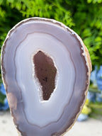 Agaat geode op standaard (394 gr/15 cm)