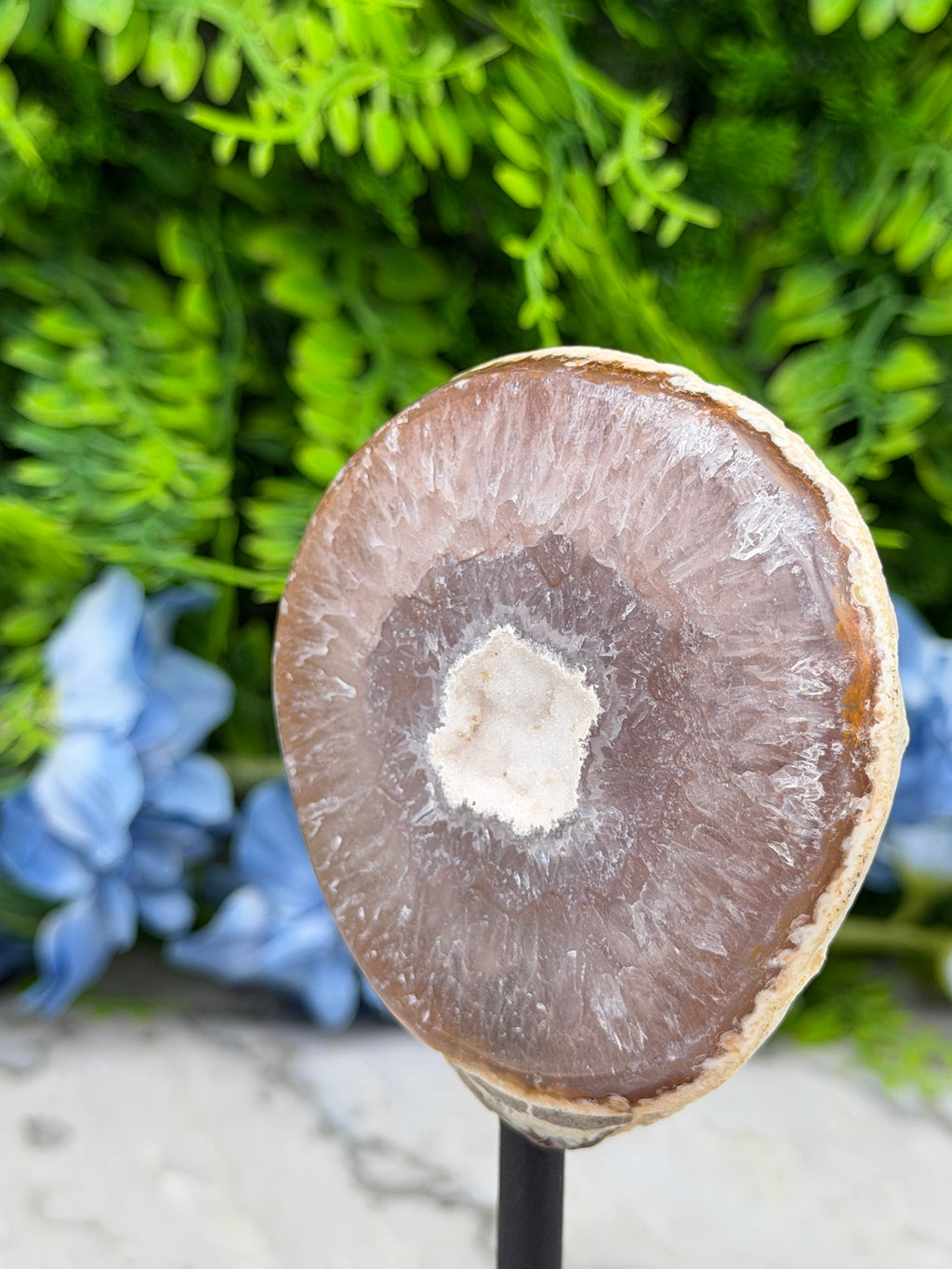 Agaat geode op standaard (328 gr/13 cm)