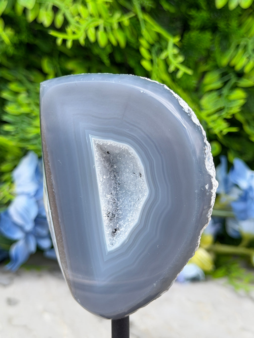 Agaat geode op standaard (374 gr/14 cm)