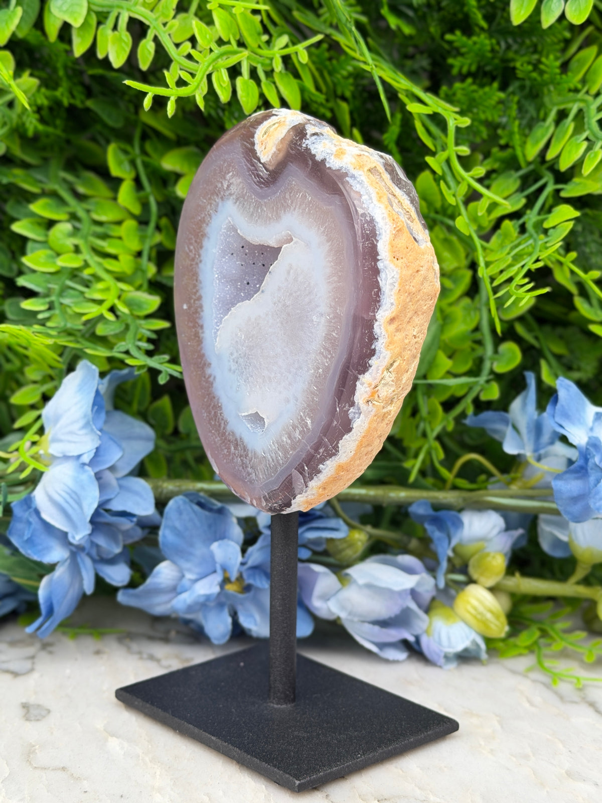 Agaat geode op standaard (398 gr/15 cm)