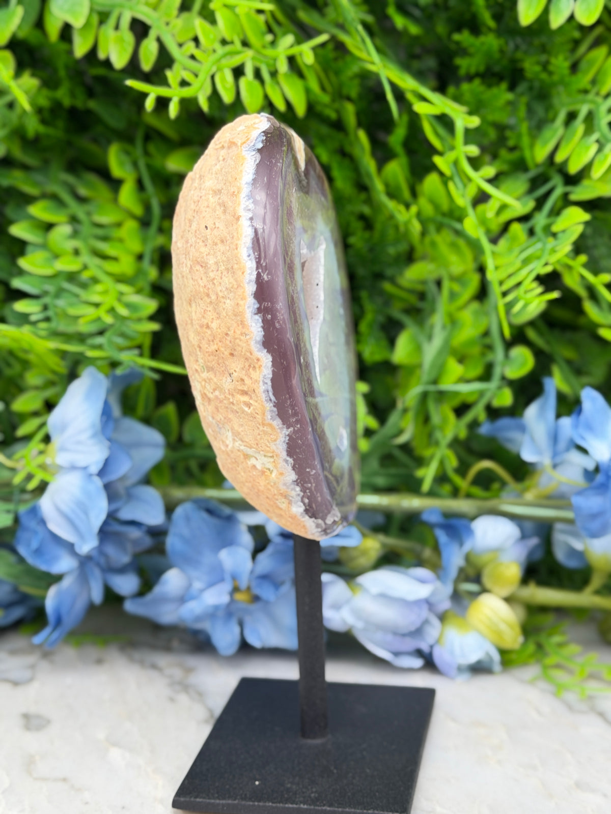Agaat geode op standaard (398 gr/15 cm)