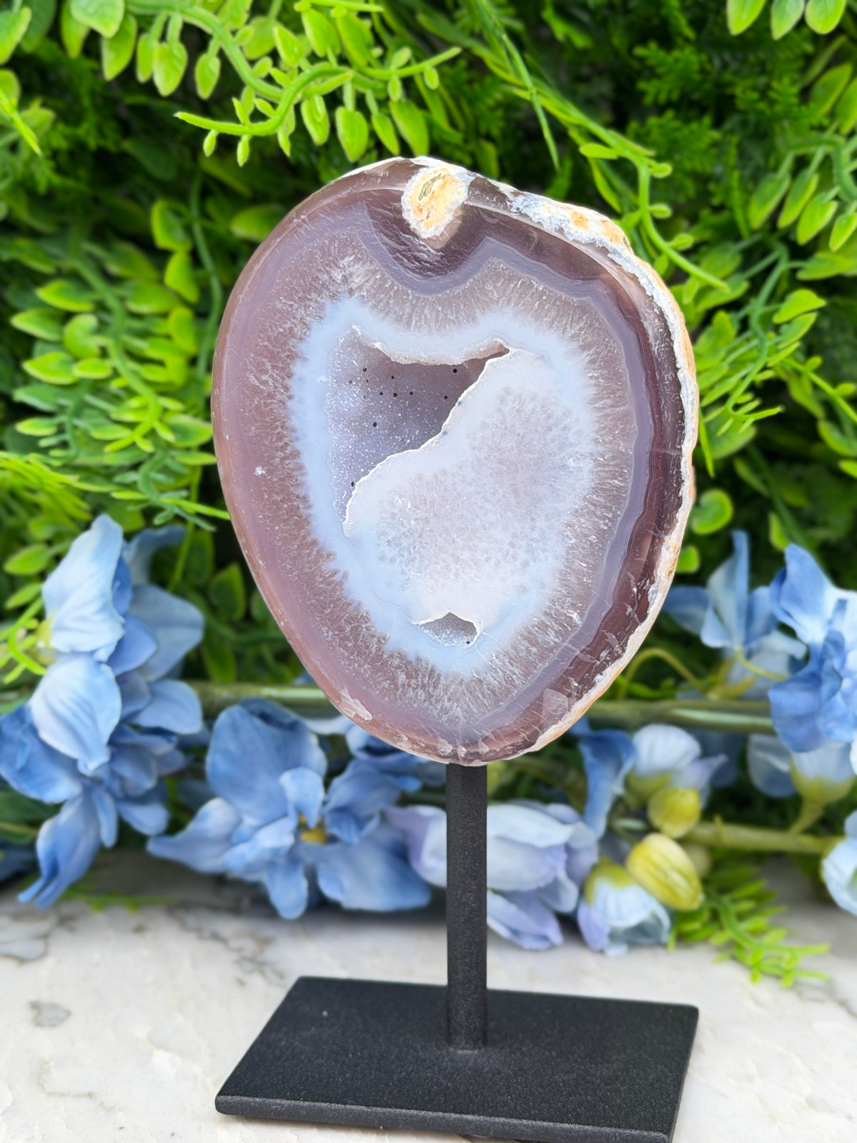 Agaat geode op standaard (398 gr/15 cm)