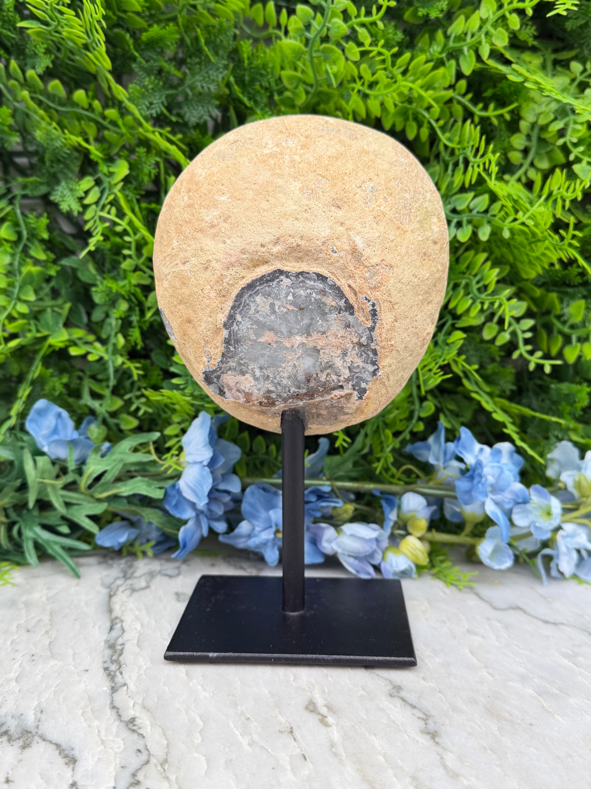 Halve Agaat op standaard (1280 gr/21 cm)