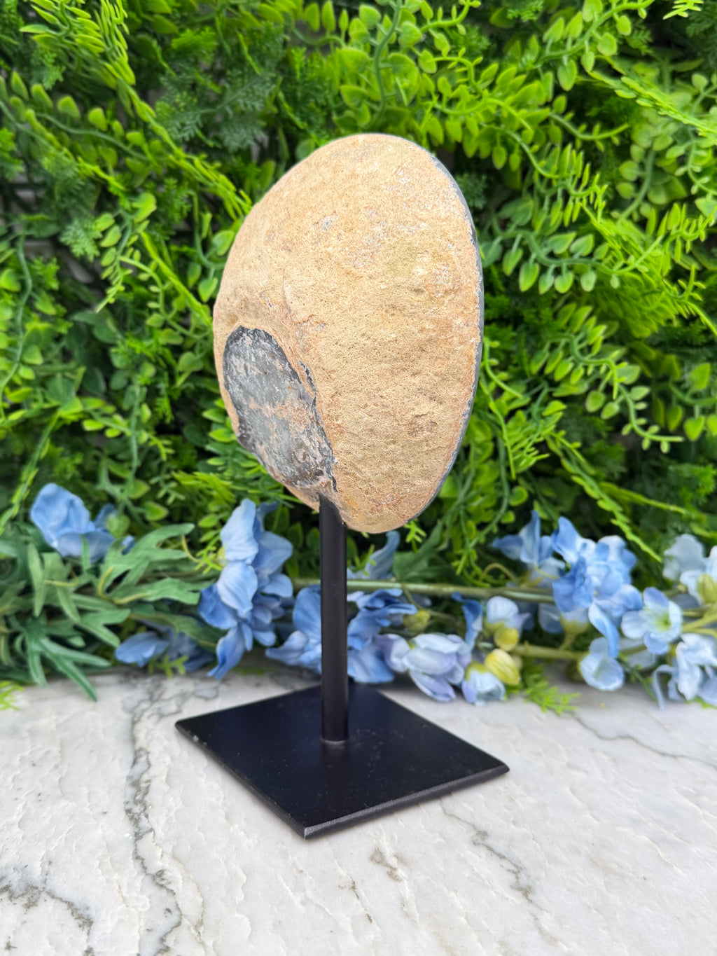 Halve Agaat op standaard (1280 gr/21 cm)