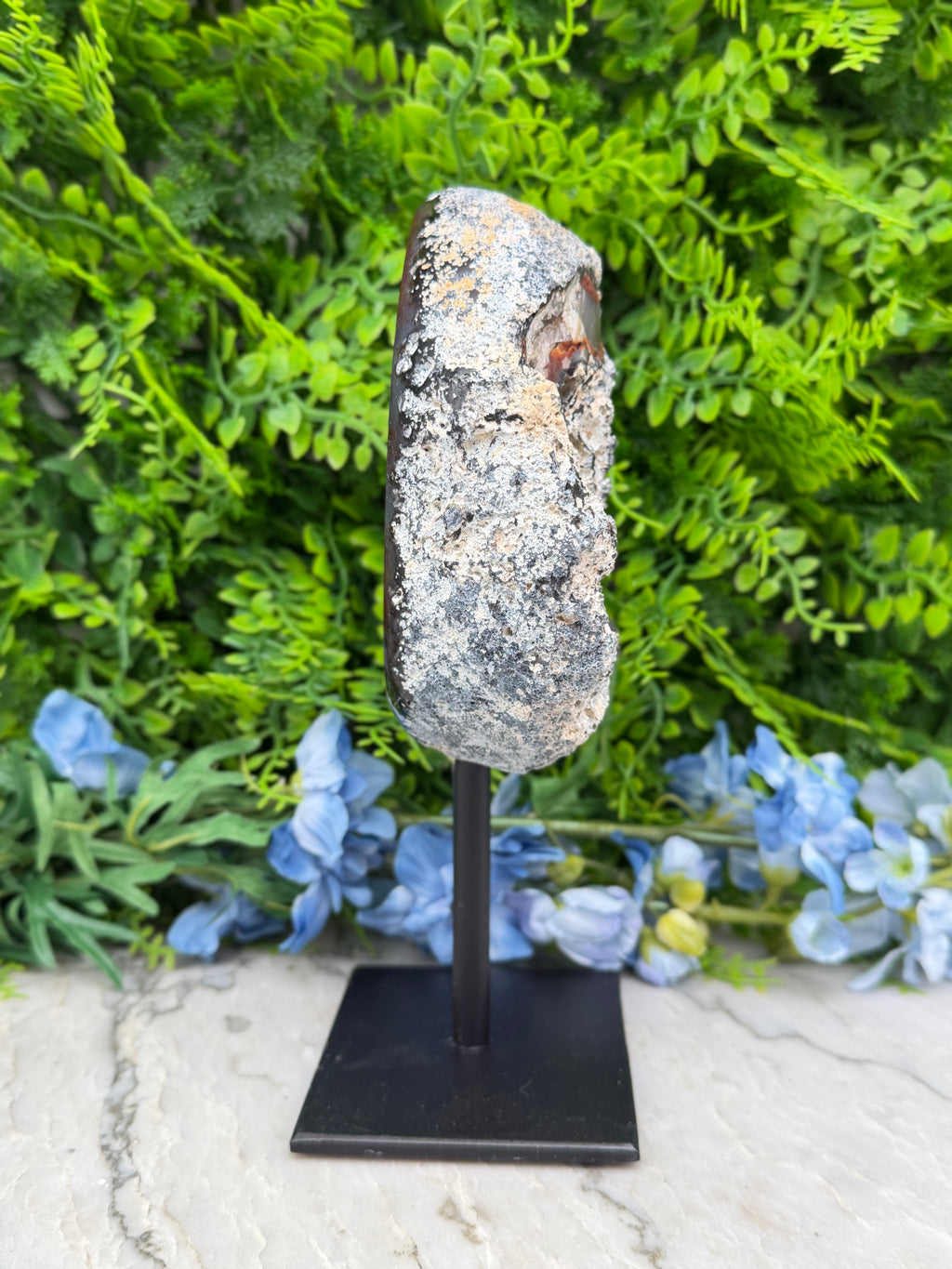 Halve Agaat op standaard (1522 gr/21 cm)