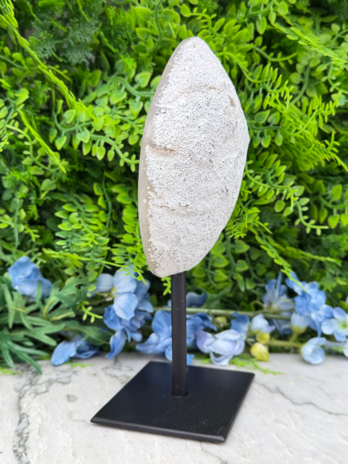 Halve Agaat op standaard (1190 gr/22 cm)