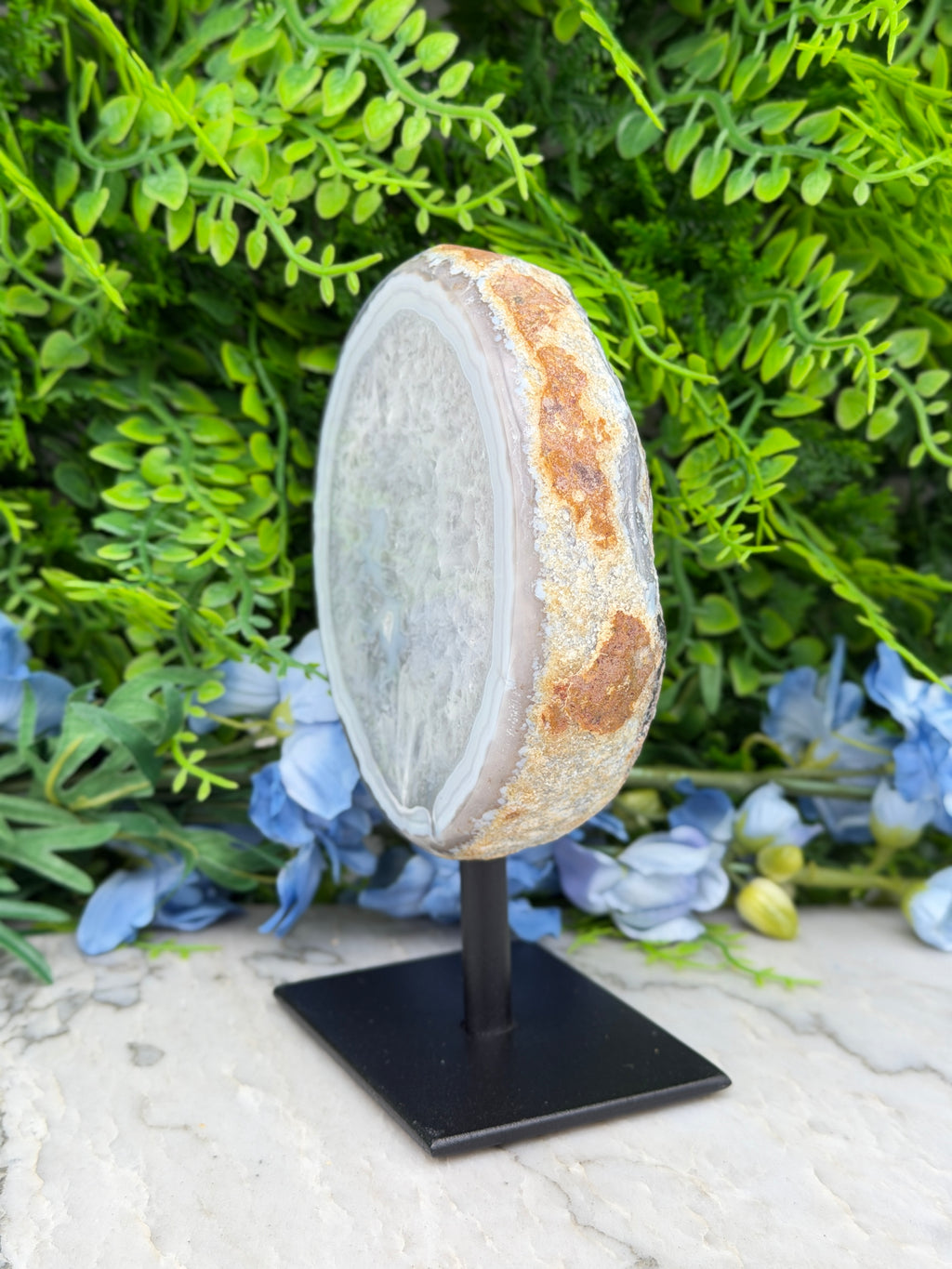 Halve Agaat op standaard (944 gr/16 cm)