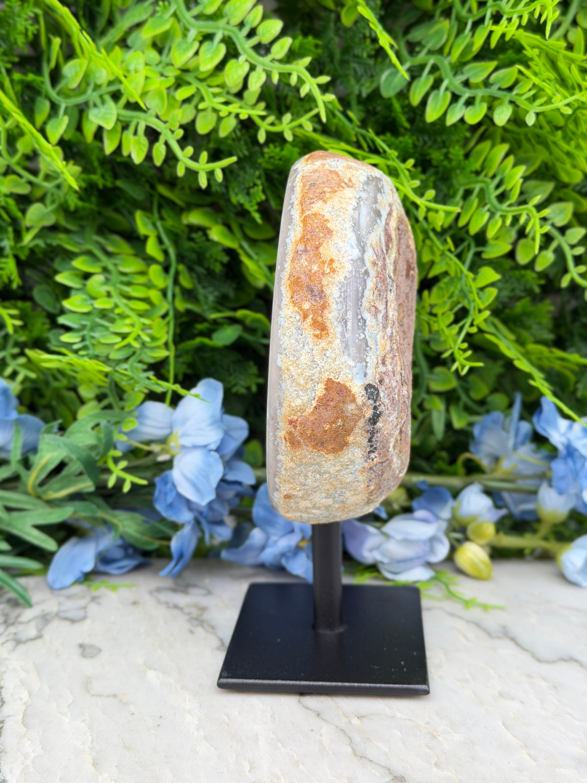 Halve Agaat op standaard (944 gr/16 cm)