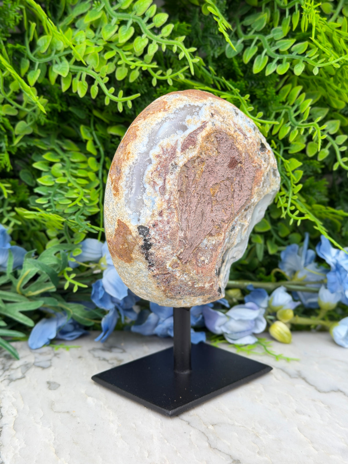 Halve Agaat op standaard (944 gr/16 cm)