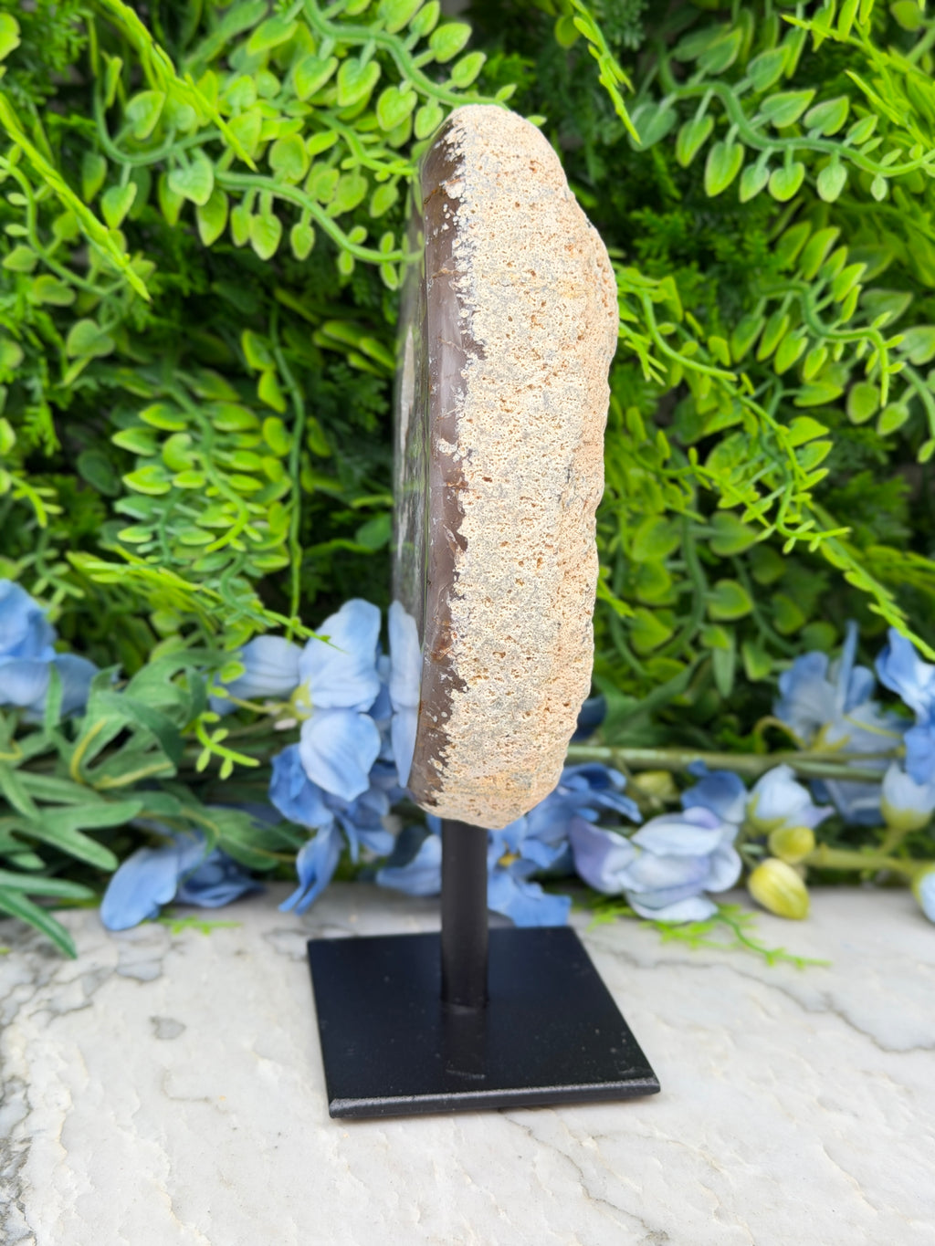 Halve Agaat op standaard (802 gr/17 cm)
