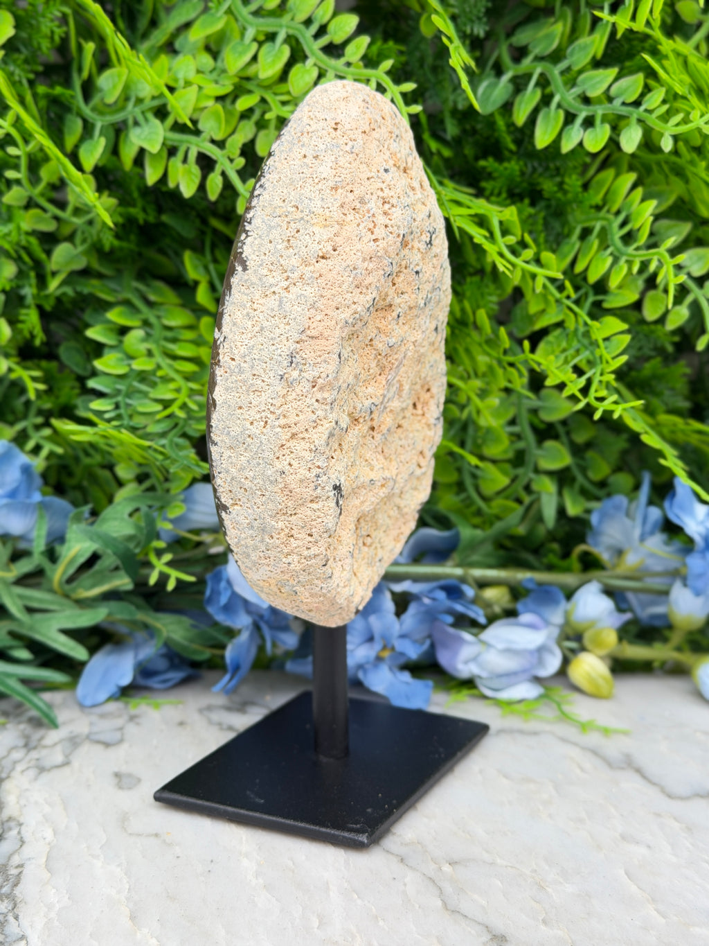 Halve Agaat op standaard (802 gr/17 cm)