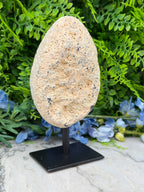 Halve Agaat op standaard (802 gr/17 cm)