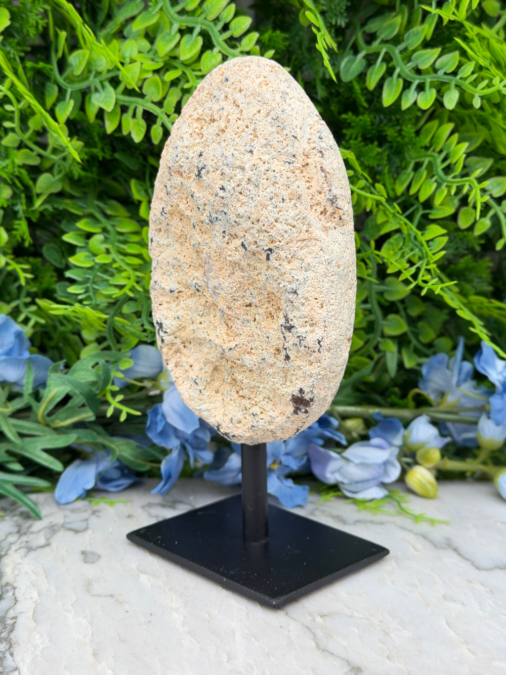 Halve Agaat op standaard (802 gr/17 cm)