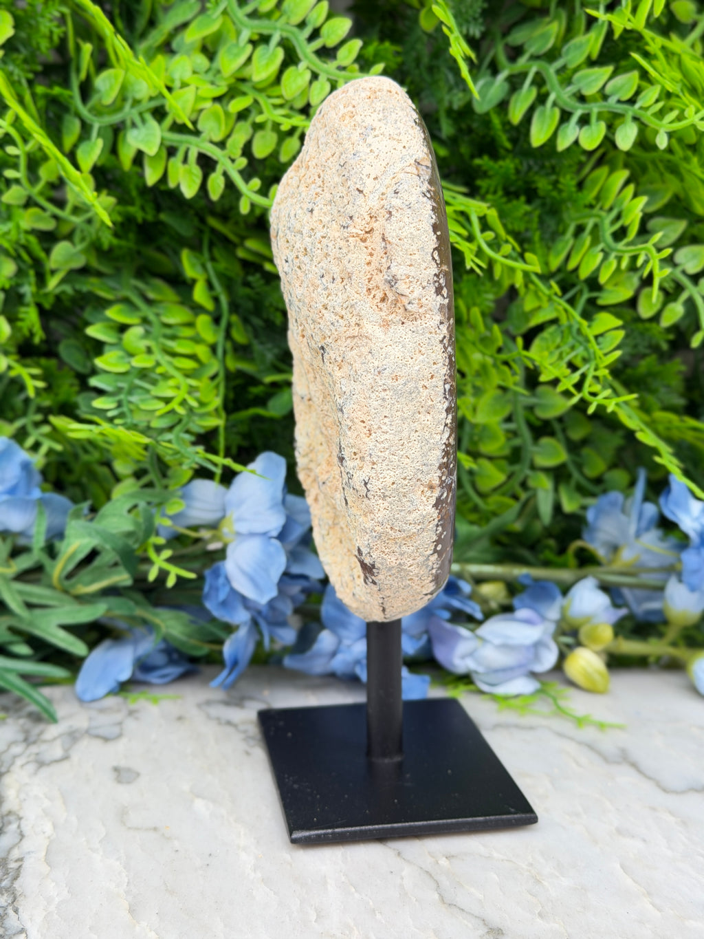 Halve Agaat op standaard (802 gr/17 cm)