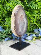 Halve Agaat op standaard (802 gr/17 cm)