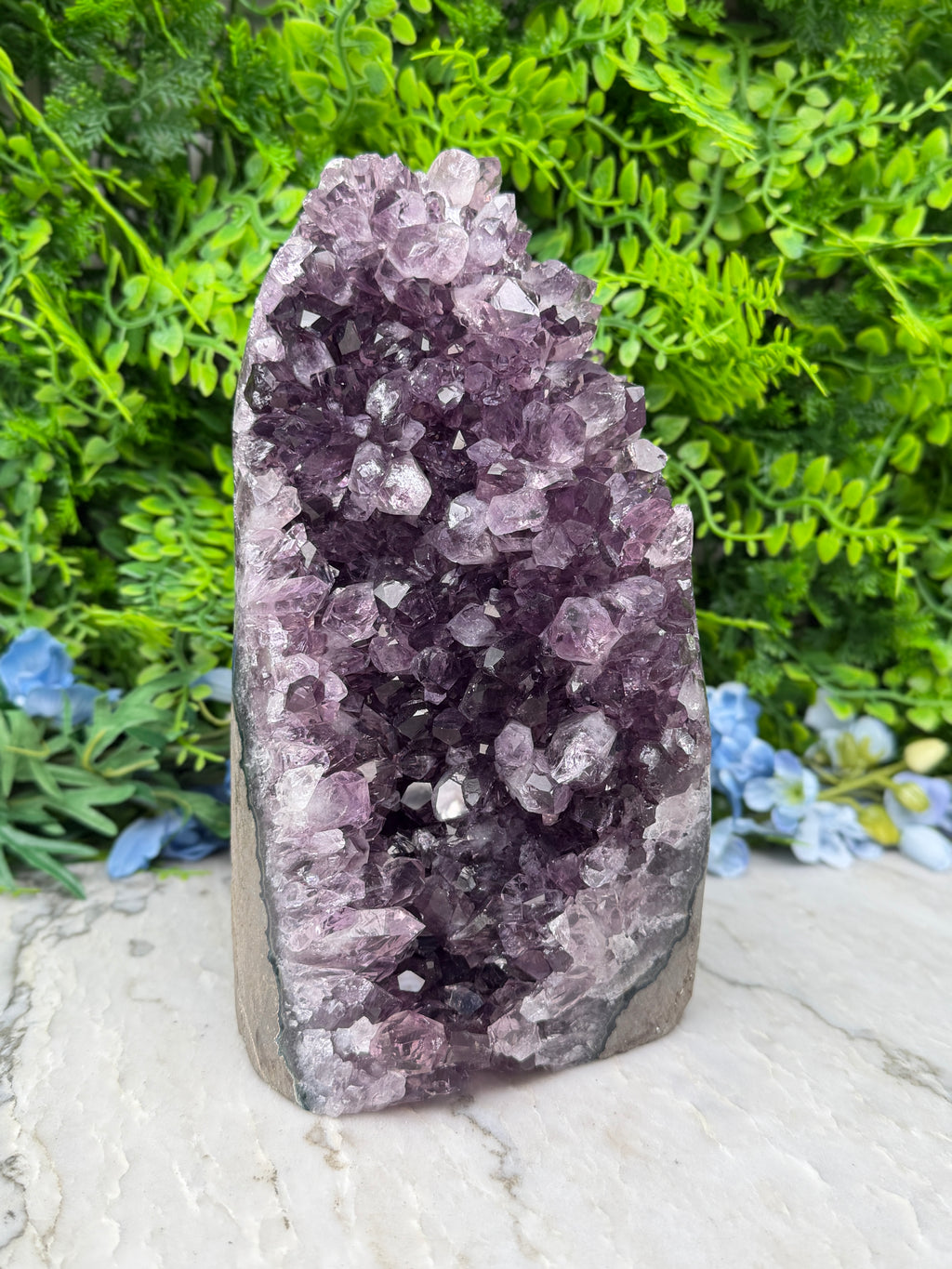 Amethist (Uruguay) cluster XL cut base (3432 gr/21 cm)