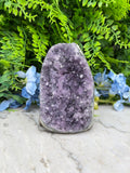 Amethyst (Uruguay) cluster-cut base (920 gr/12 cm)