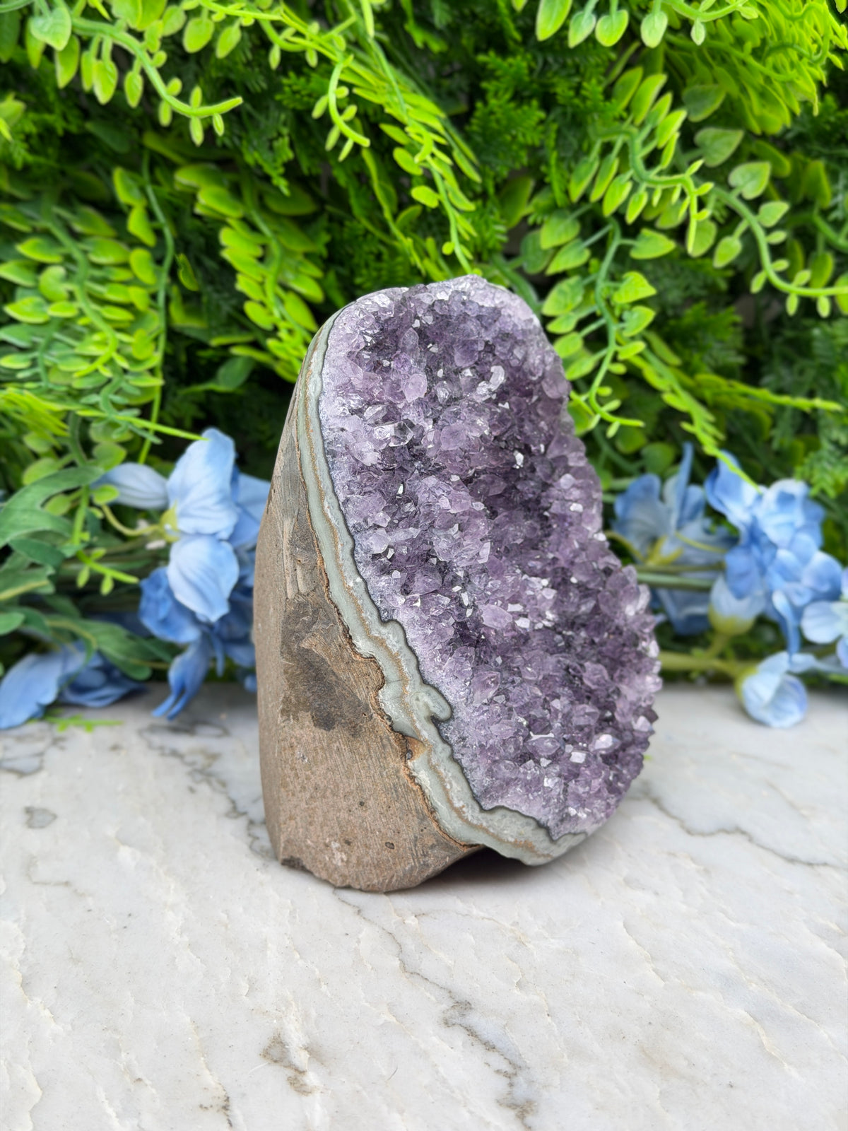 Amethyst (Uruguay) cluster-cut base (920 gr/12 cm)
