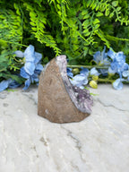Amethist (Uruguay) cluster cut base (384 gr/8 cm)