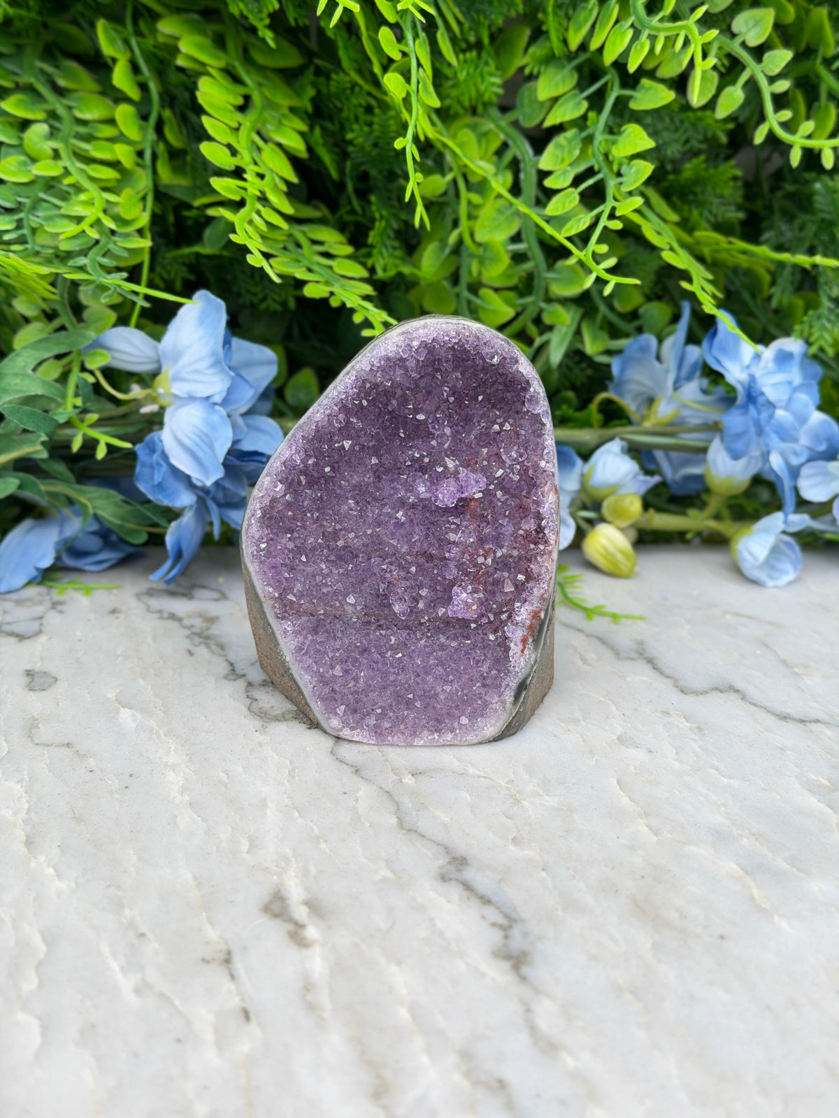 Amethist (Uruguay) cluster cut base (410 gr/8 cm)