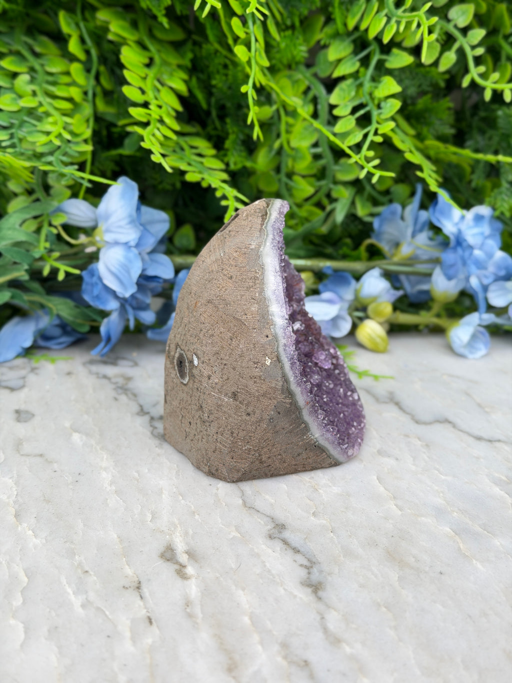 Amethyst (Uruguay) cluster-cut base (410 g/8 cm)