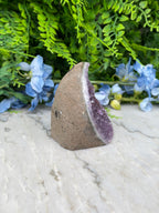 Amethyst (Uruguay) cluster-cut base (410 g/8 cm)