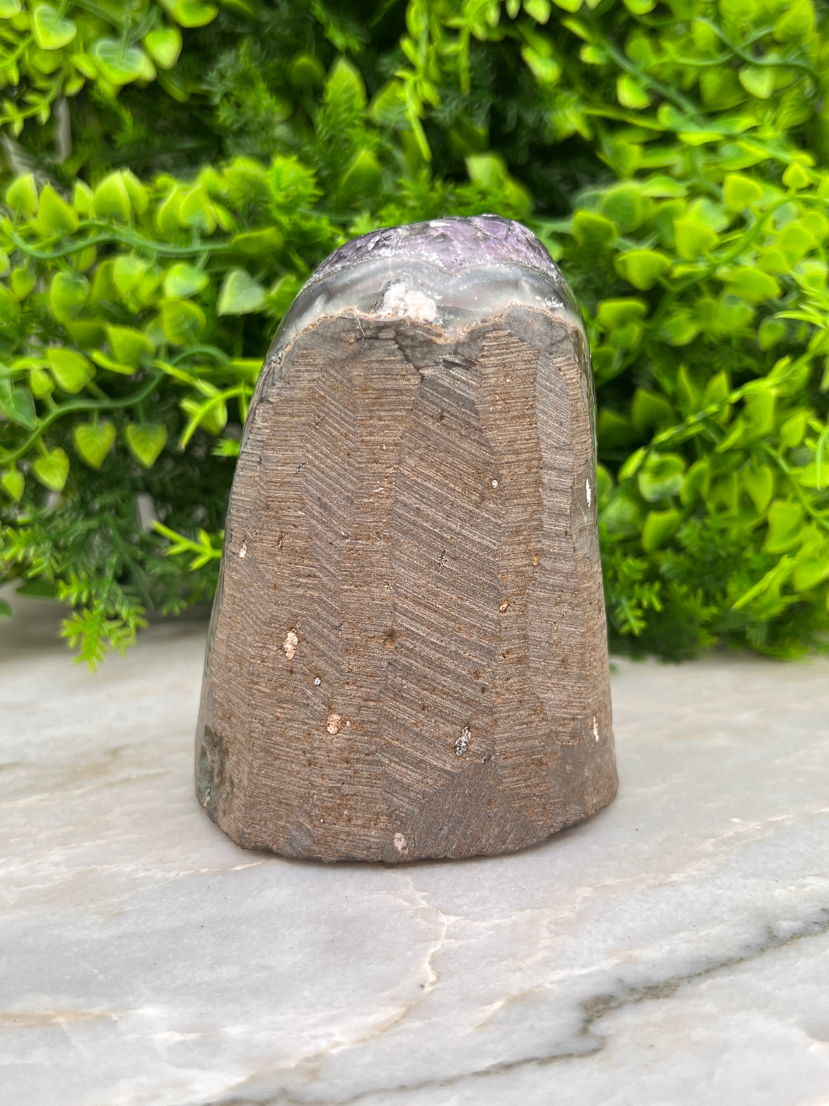 Amethist cluster met calciet cut base