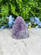 Amethist (Uruguay) cluster cut base (504 gr/9 cm)