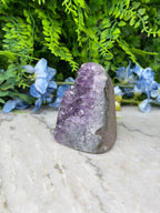 Amethist (Uruguay) cluster cut base (504 gr/9 cm)