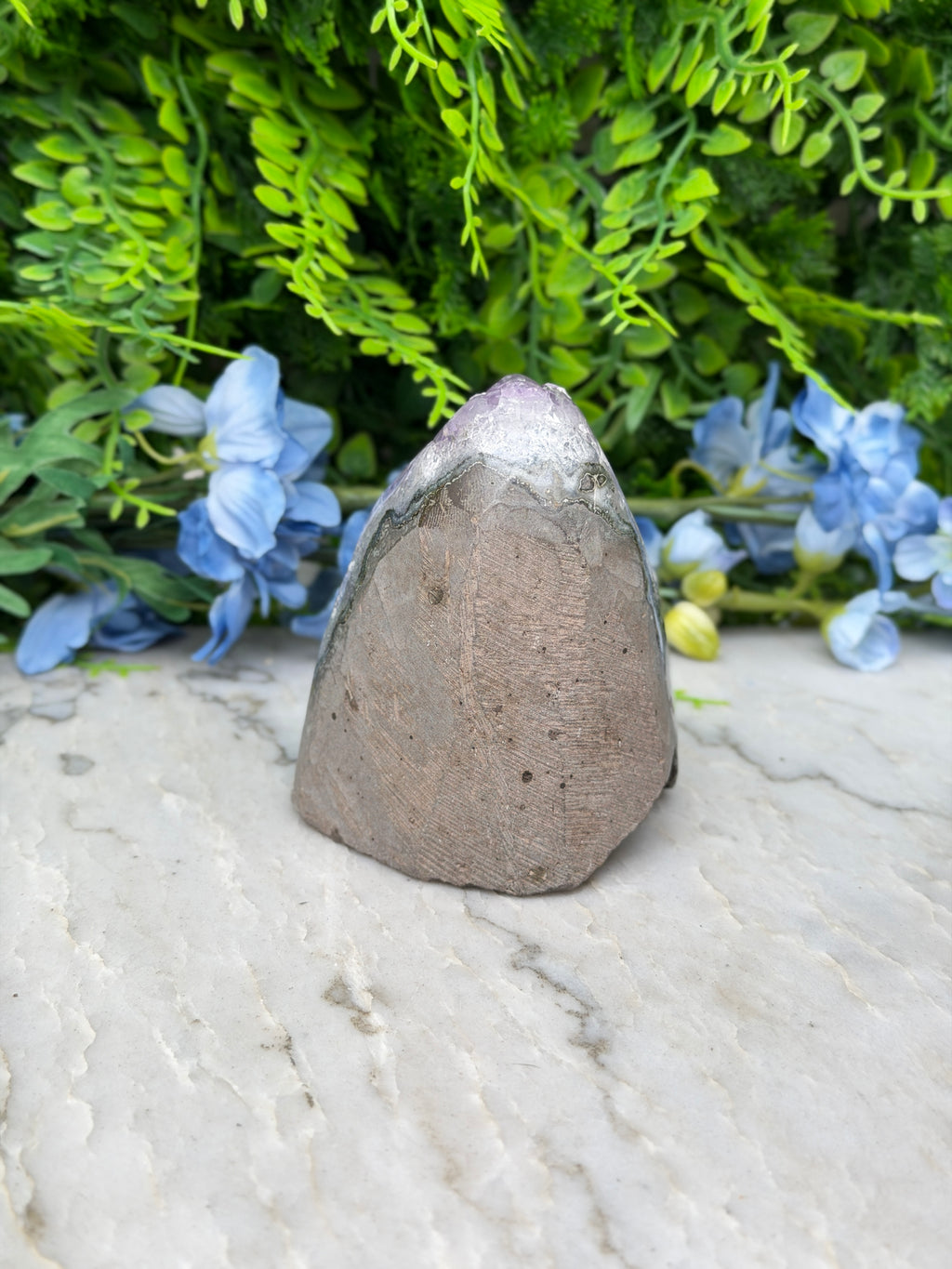 Amethist (Uruguay) cluster cut base (504 gr/9 cm)
