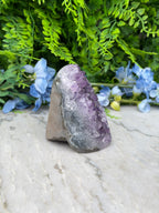 Amethist (Uruguay) cluster cut base (504 gr/9 cm)