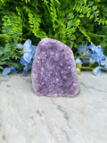 Amethist (Uruguay) cluster cut base (576 gr/9 cm)