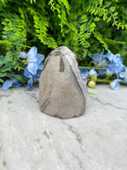 Amethist (Uruguay) cluster cut base (576 gr/9 cm)