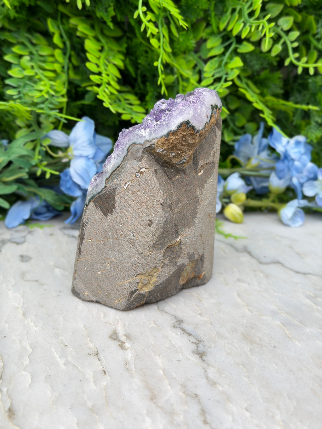 Amethist (Uruguay) cluster cut base (720 gr/11 cm)